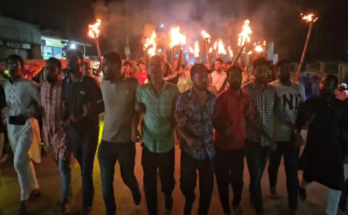শরীয়তপুররে ছাত্রদলের কমিটি বাতিলের দাবীতে মশাল মিছিল 