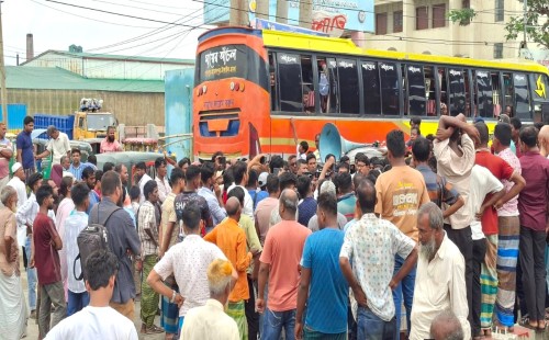 জামালপুরে জলাবদ্ধতা নিরসনের জামালপুর-টাঙ্গাইল মহাসড়ক অবরোধ 