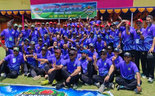ফরিদপুরে প্রাক্তন ক্রিকেটারদের পুনর্মিলনী উপলক্ষে ক্রিকেট প্রতিযোগিতা অনুষ্ঠিত 