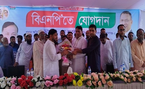 নিজড়া মধ্যপাড়ায় বিএনপির যোগদান অনুষ্ঠান, আওয়ামী লীগ ছেড়ে বিএনপিতে যোগ দিলেন ছনোয়ার হোসেন মোল্লা ও নুর ইসলাম শেখ 